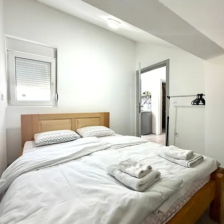 1-bedroom With Mountain View And Free Parking * 포드고리차
