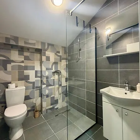 1-bedroom With Mountain View And Free Parking