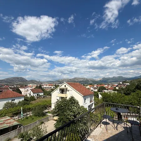 1-bedroom With Mountain View And Free Parking * 포드고리차